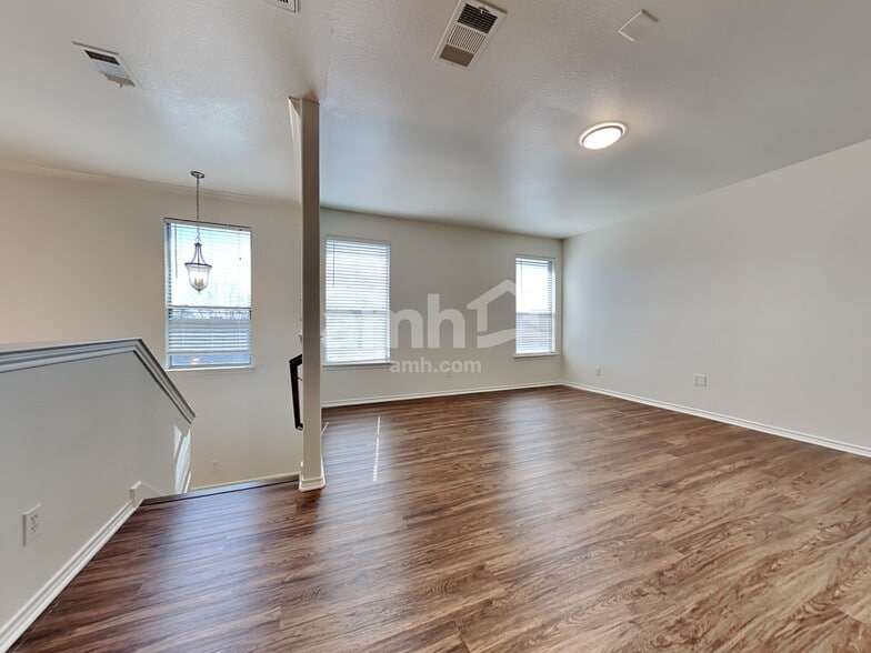 Building Photo - 7606 Fallen Antler Pl