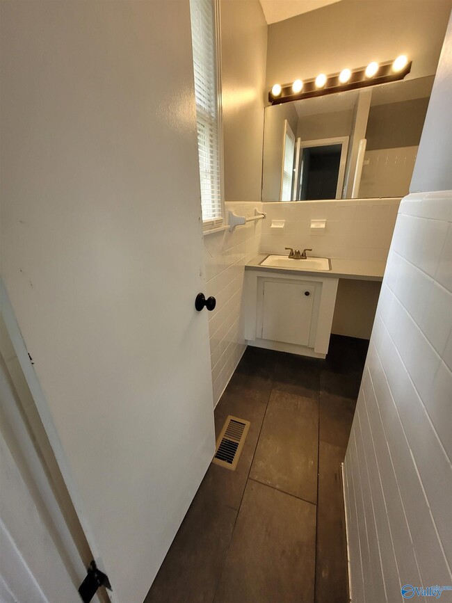 Building Photo - 4611 Daugette Dr NW