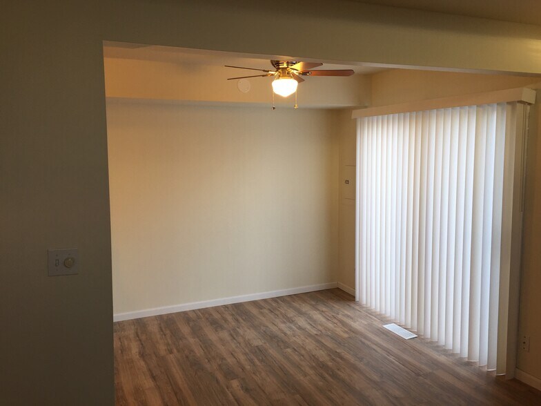 Building Photo - 263 Acorn Dr