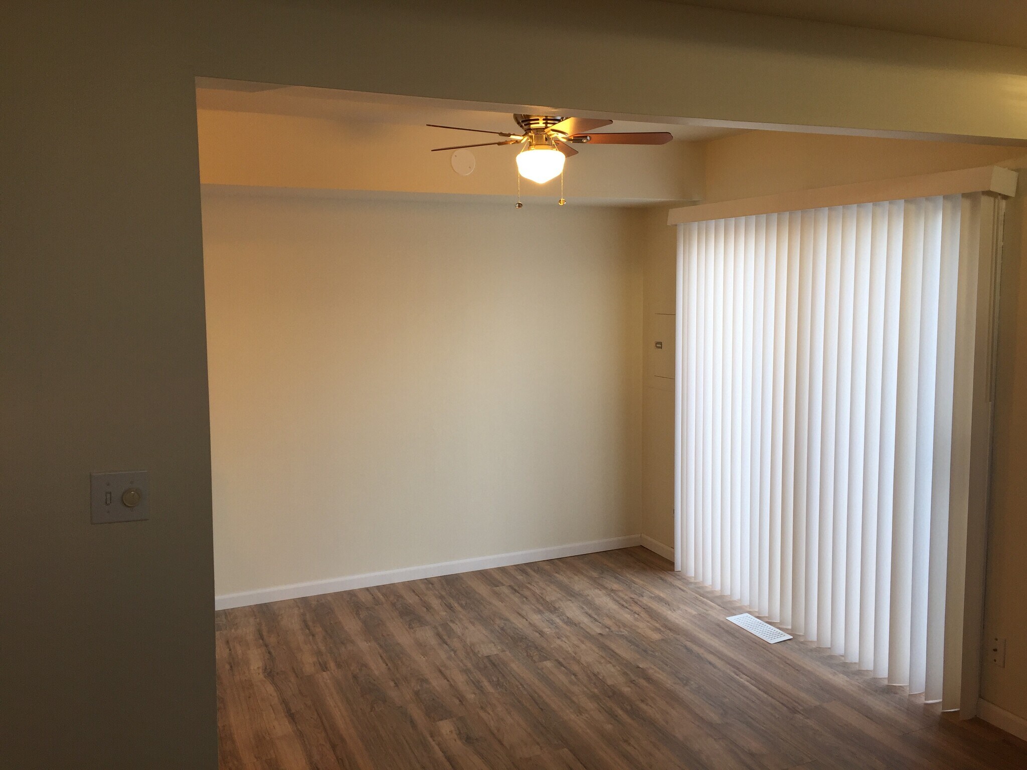 Building Photo - 263 Acorn Dr