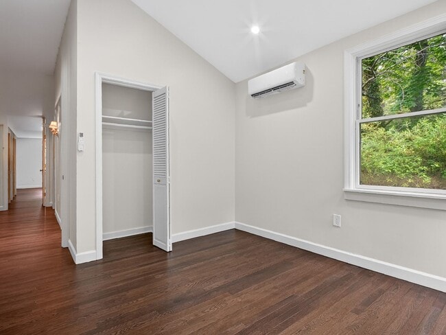 Building Photo - 3 Bed/2 Bath Home with Private Yard
