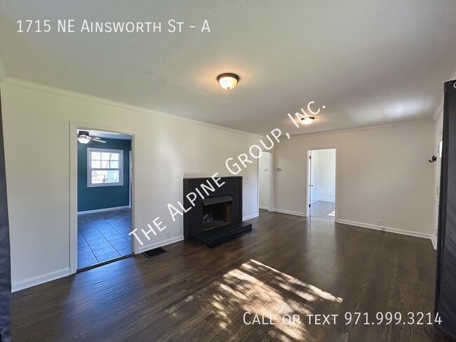 Building Photo - 3 Bedrooms in NE Portland!