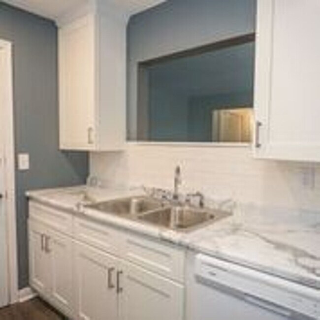 Building Photo - Park Pointe Now Leasing Immediate Move-In!