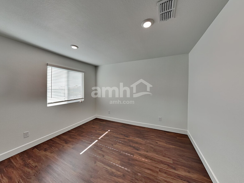 Building Photo - 9636 Harkes Dr