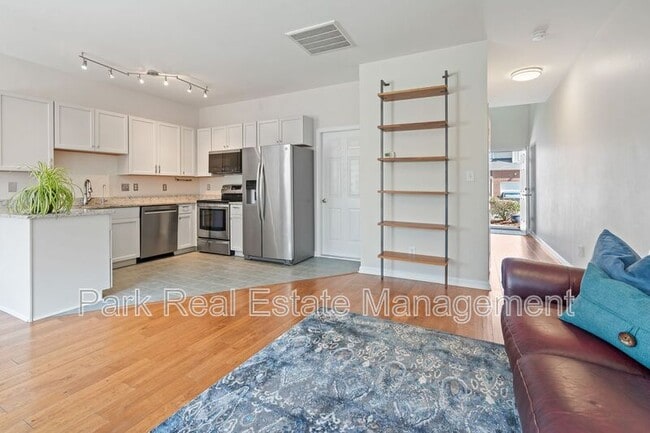 Building Photo - 285 Plaza Dr