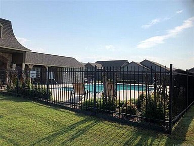 Building Photo - 3 Bed | 2 Bath in Owasso!