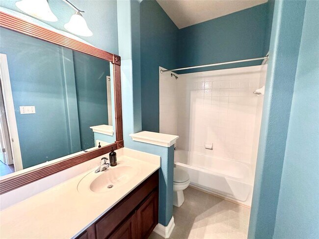 Building Photo - 10200 Channel Island Dr