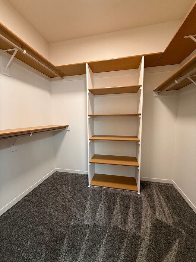 Building Photo - Spacious 2 bedroom/2.5 bath ranch townhome in South Lincoln