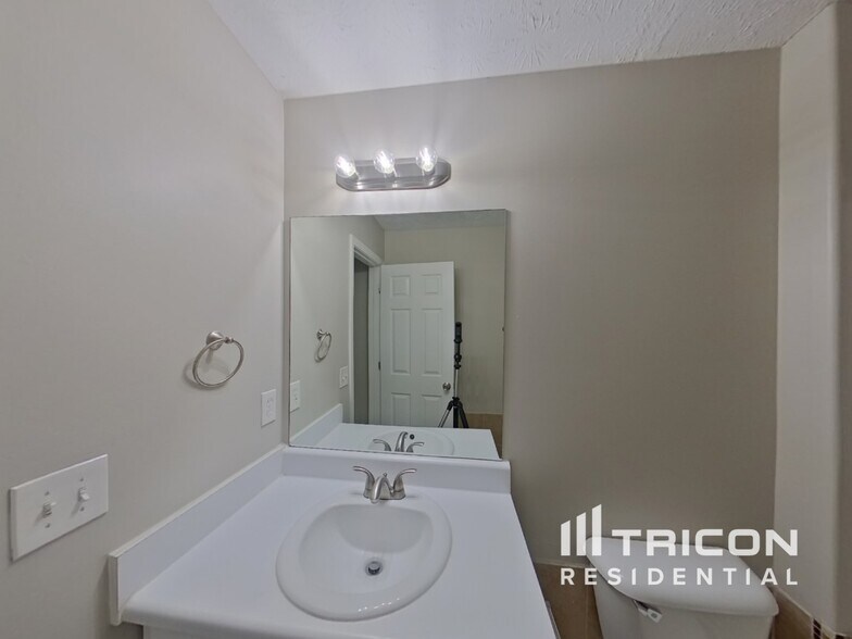 Building Photo - 1755 Miller Springs Dr