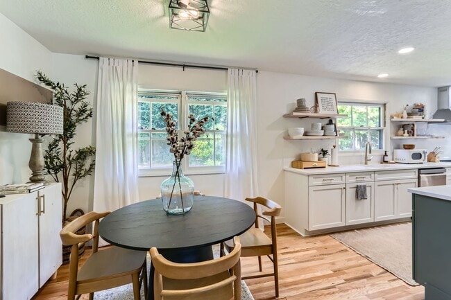 Building Photo - Cedar Hills 3 Bedroom, 2.5 Bathroom Ranch