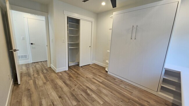 Building Photo - Modern Townhome with off street Parking in...