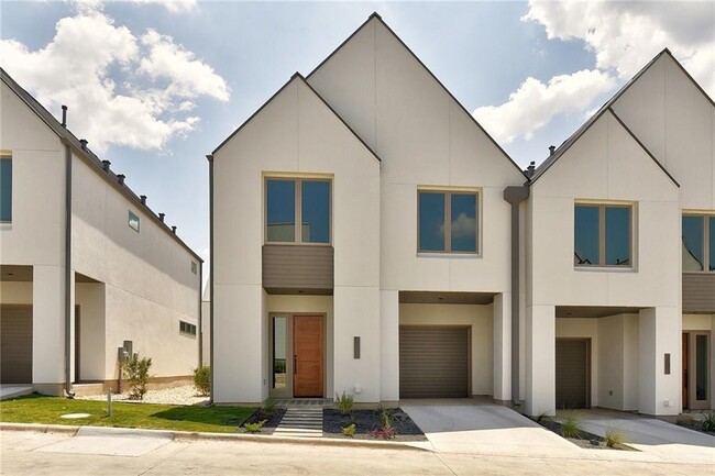 Primary Photo - 3303 Cantwell Ln