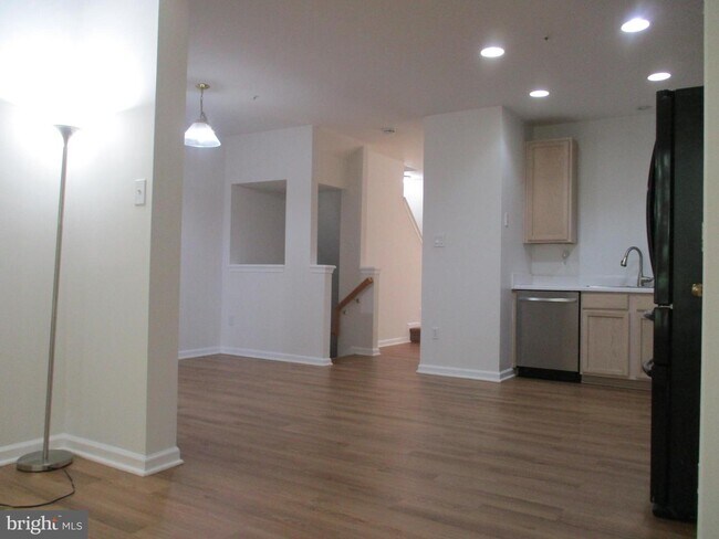 Building Photo - 11135 Maryland Manor Ct