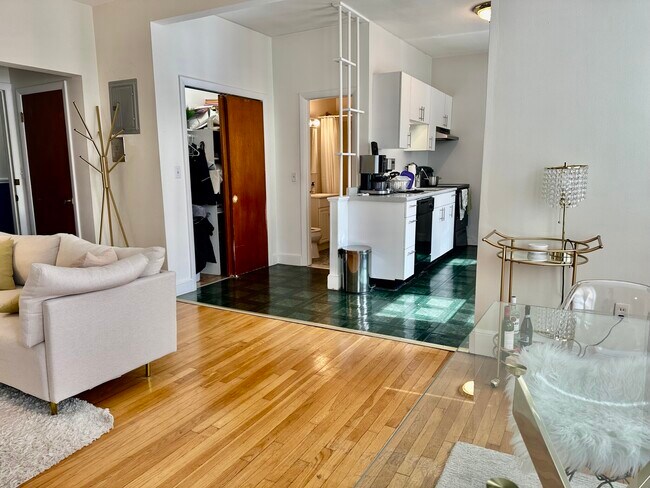 Building Photo - 199 Winthrop Rd