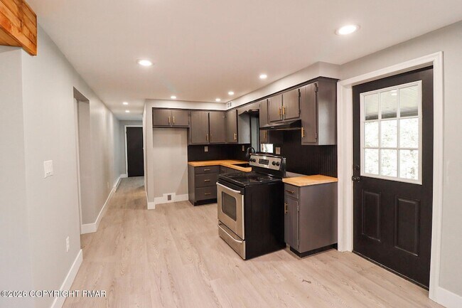 Building Photo - 1543 Coolbaugh Rd