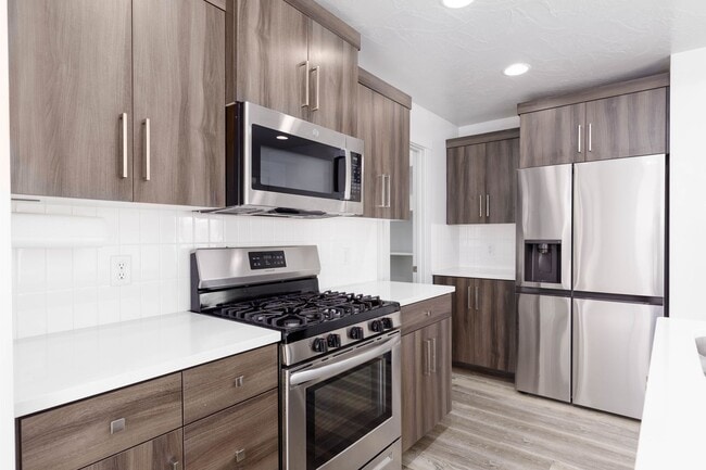 Building Photo - 4 bed | 2.5 bath | 2 car in Desert Canyons