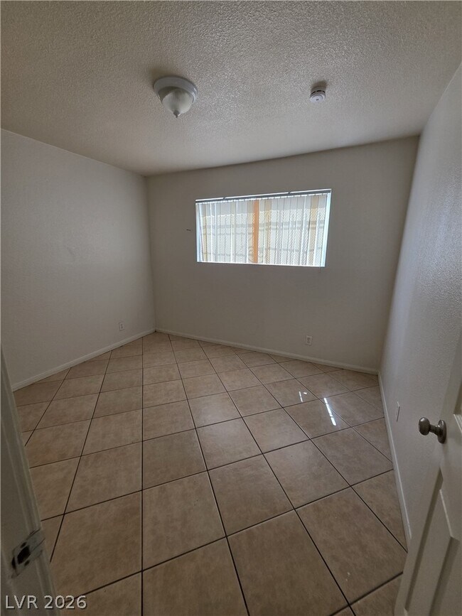 Building Photo - 412 W Monroe Ave