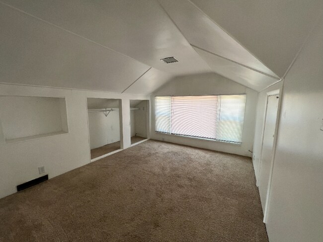Building Photo - Completely Renovated Three Bedroom Apartment
