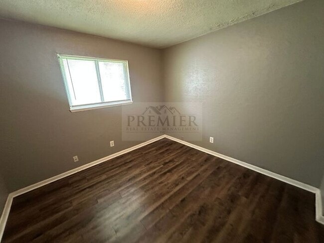 Building Photo - 6205 E 152nd Ter #A, Grandview, MO 64030 2...