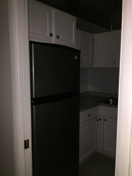 Building Photo - 3740 Inverrary Dr