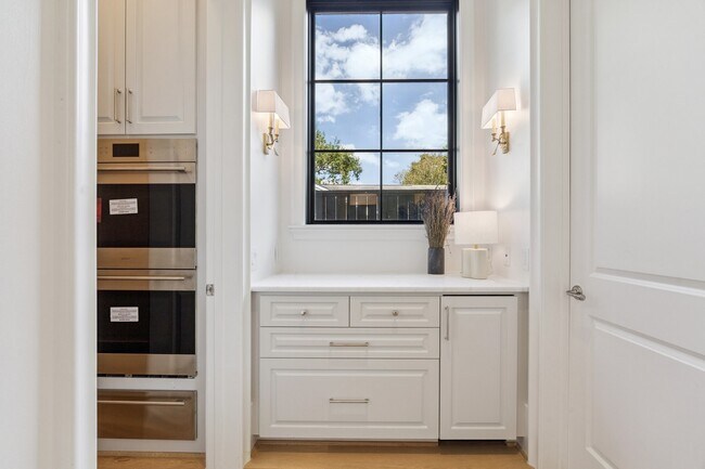 Building Photo - 2711 Eastgrove Ln