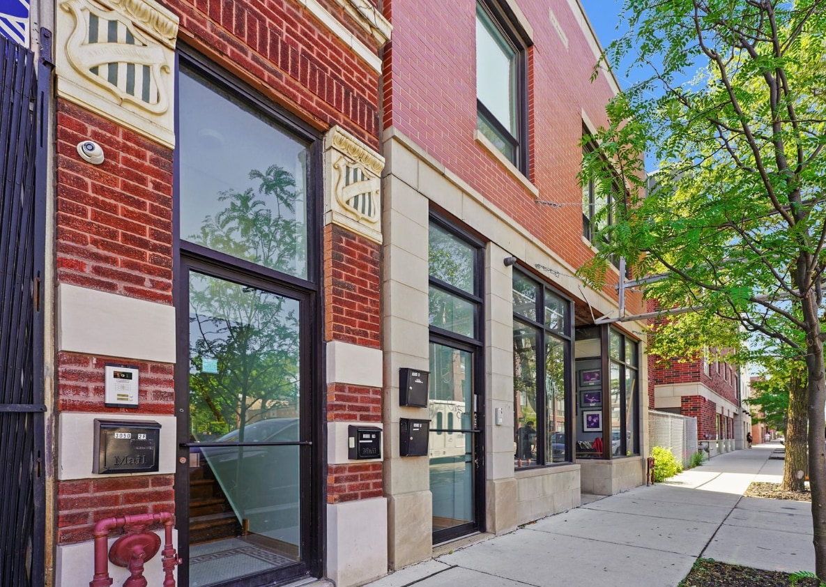 Building Photo - 3050 N Milwaukee Ave