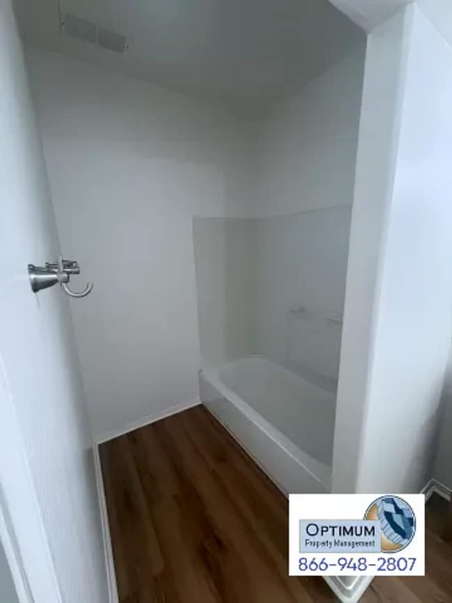 Building Photo - Beautiful 4-bedroom, 3-bathroom two-story home located in a desirable HOA community