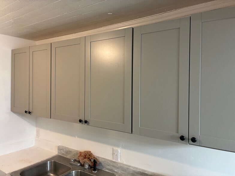 Building Photo - 609 Cedar St