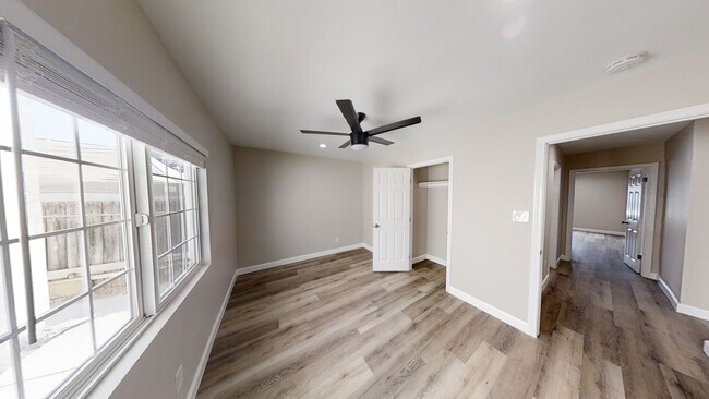 Building Photo - Newly Renovated (2022)! Amazing Location! ...