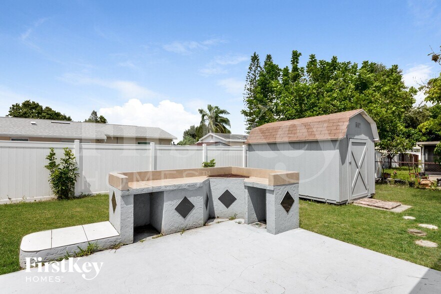 Building Photo - 3806 Southern Pkwy W