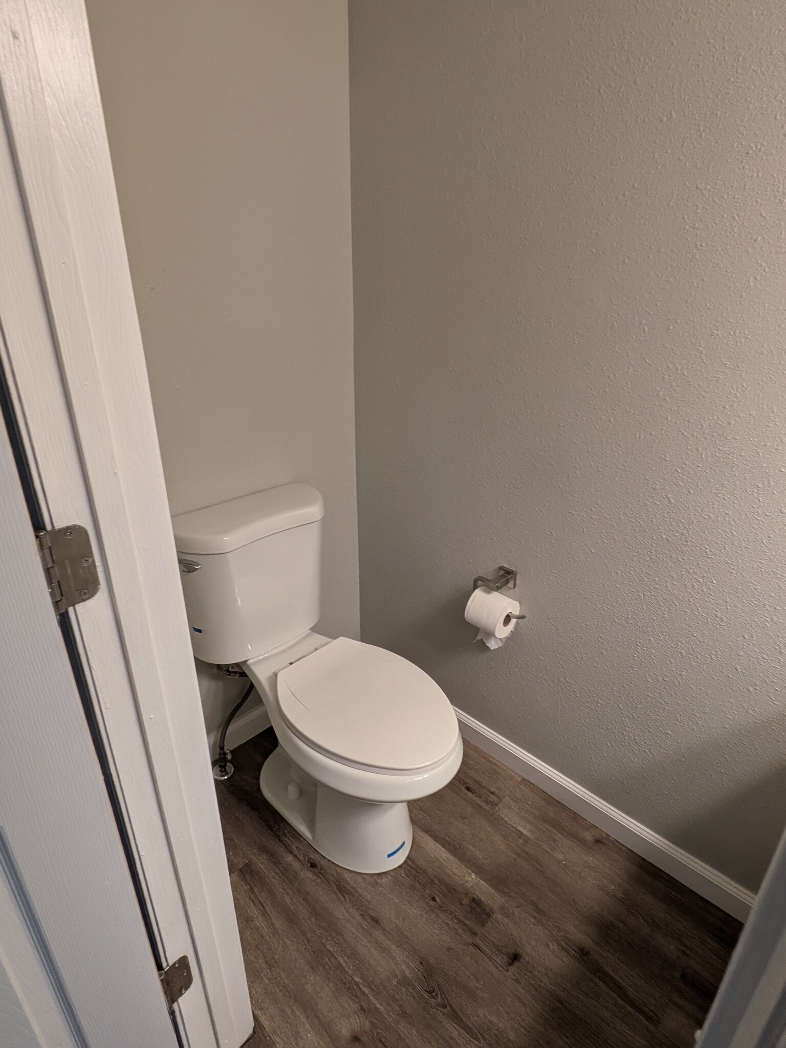 Powder room main floor - 664 Walden Ct