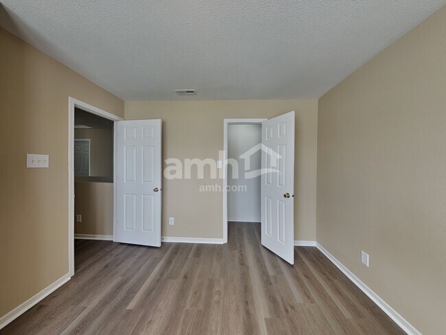 Building Photo - 3287 Underwood Dr