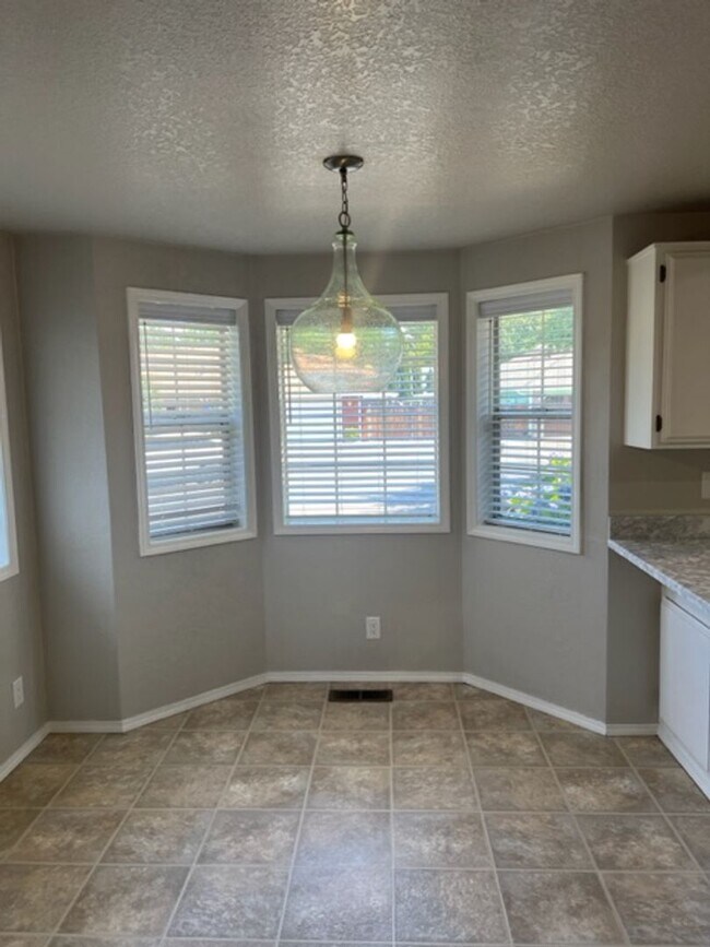 Building Photo - SINGLE LEVEL HOME W/ MANICURED YARD WITH  ...