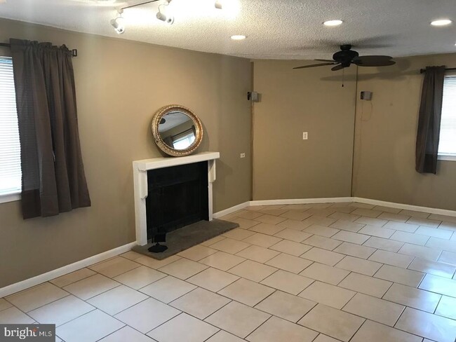 Building Photo - 506 Shelby Ct