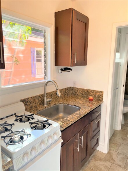 Building Photo - 273 Lower Cliff Dr