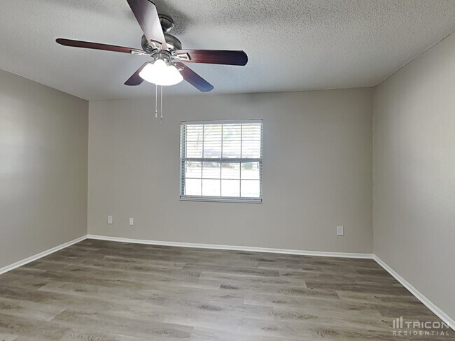 Building Photo - 1525 Guinevere Dr