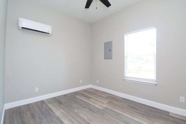 Building Photo - Fully Remodeled 2BR/2BA Attached Home with Garage, Modern Finishes, Park Views & Prime Downtown P...