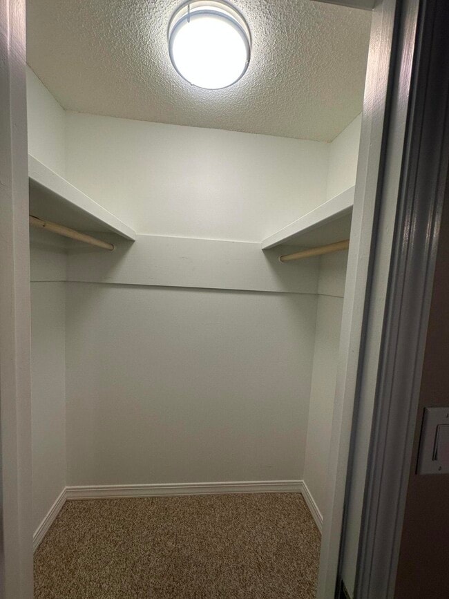 Building Photo - 2703 Bay Club Dr