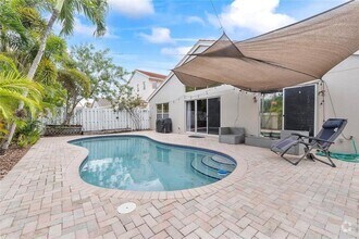 Building Photo - 3 bedroom in Hollywood FL 33012