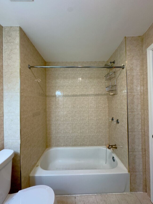 Building Photo - Charming 3 Bedroom/2.5 Bathroom Townhome in Greektown, MD!