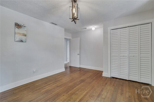 Building Photo - 2221 Bonaventure Rd