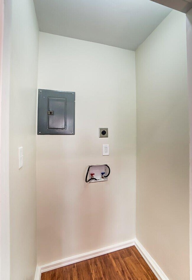 Building Photo - 1106 Dayton St