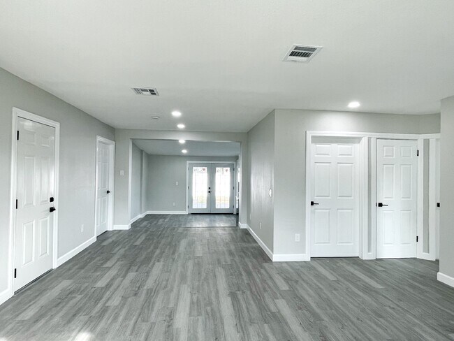 Building Photo - 2860 35th St S