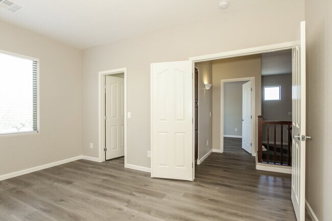 Building Photo - 8944 W Grovers Ave