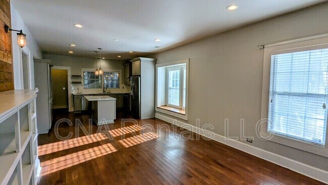 Building Photo - 1411 May Ave SE