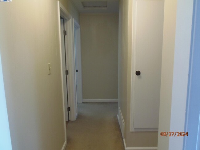 Building Photo - 8320 Davona Dr