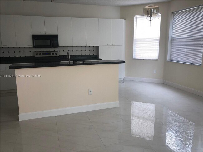 Building Photo - 315 NW 153rd Ave