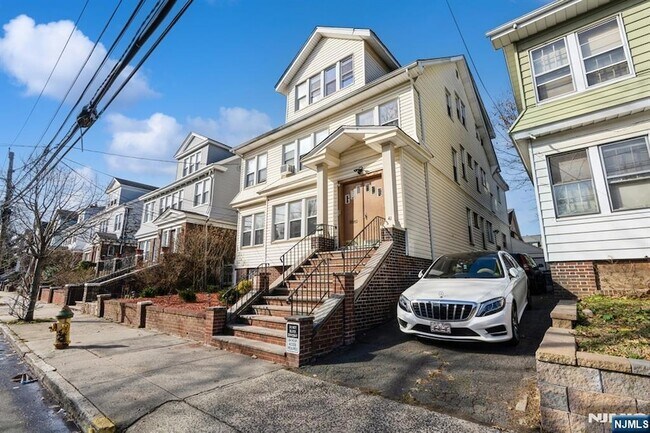 Building Photo - 41-43 Poe Avenue Unit 1