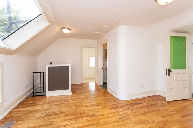 Building Photo - 12 W Brookside St