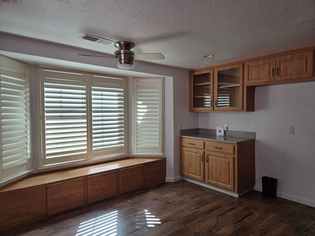 Building Photo - Charming 3BD/2BA Home in Quiet Cul-De-Sac with Solar & Included Landscaping